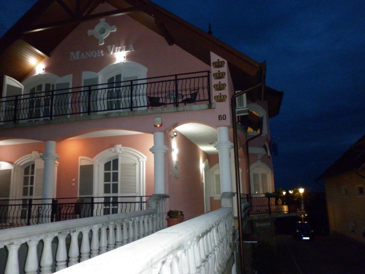 Manor *