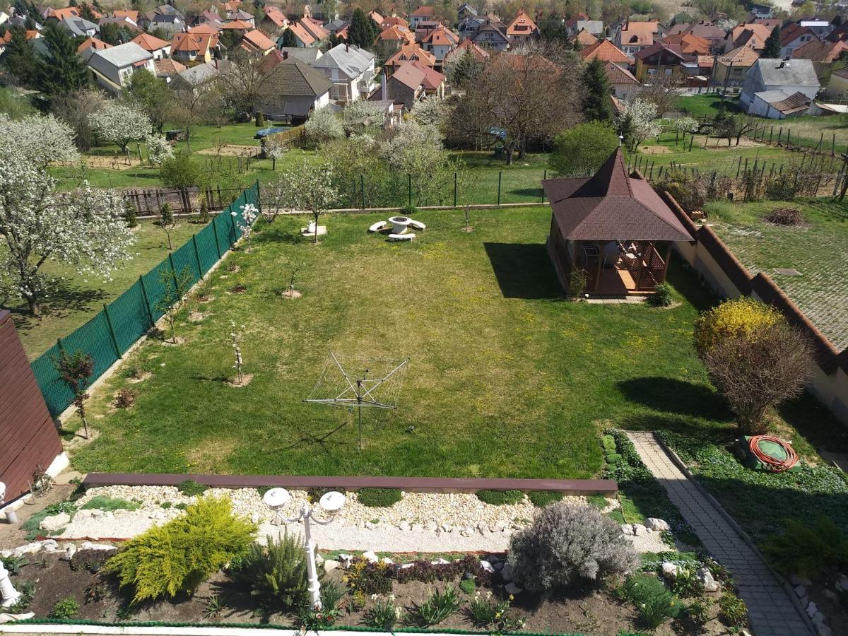 Manor *