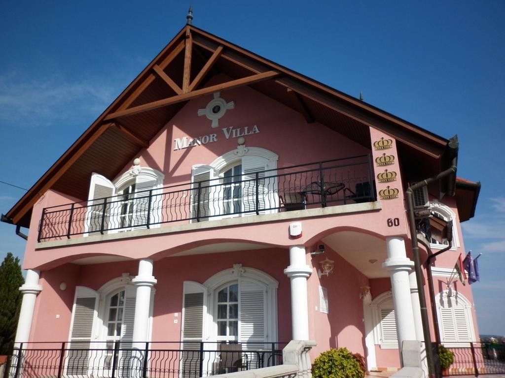 Apartment Manor